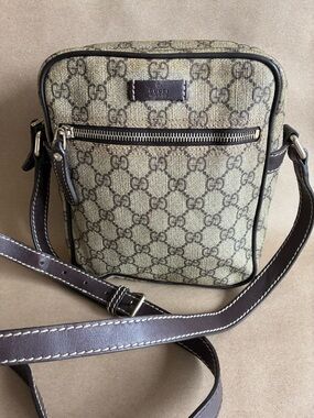 Gucci GG Supreme Canvas Messenger Bag